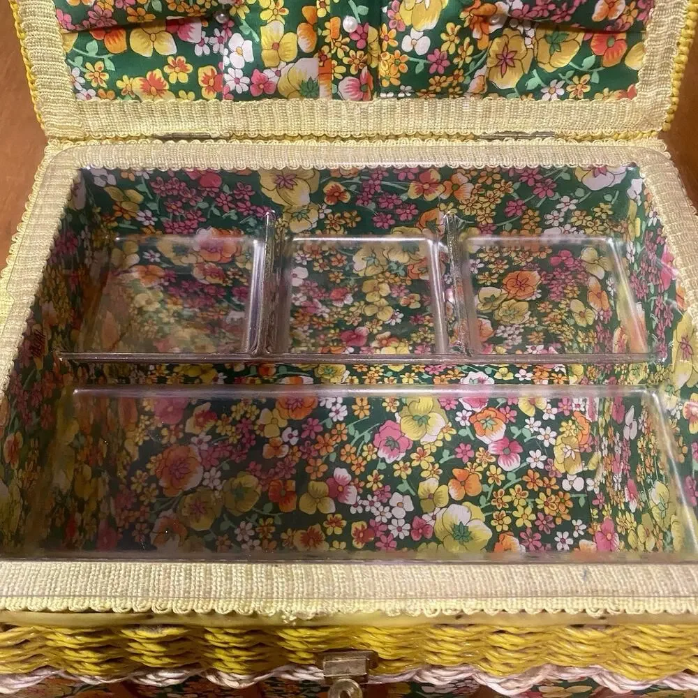 Vintage Woven Wicker Sewing Basket Box W/ Insert Flowers Fabric Japan Boho MOD. - Picture 7 of 9